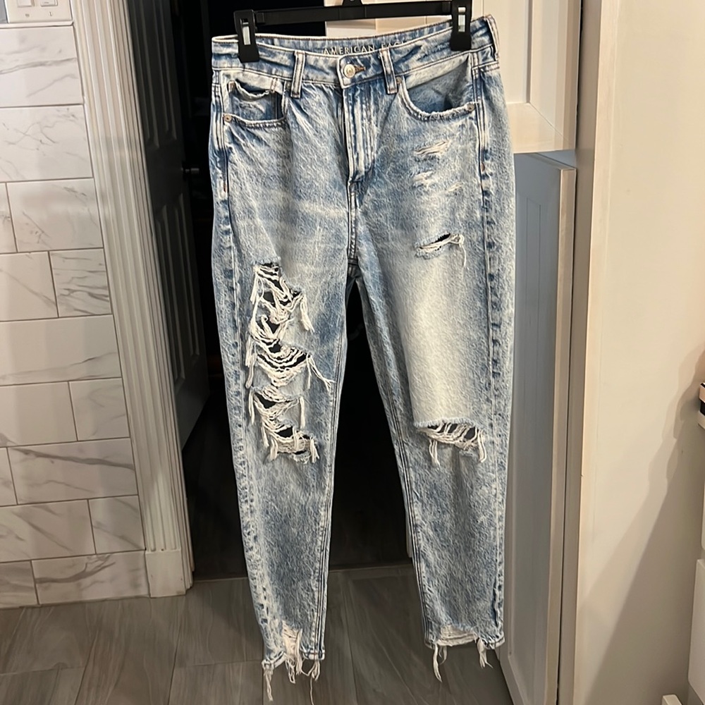 American Eagle Ripped Mom Jeans - Size 4 Short